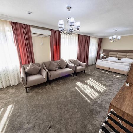 Osh Grand Hotel Chavo Luaran gambar